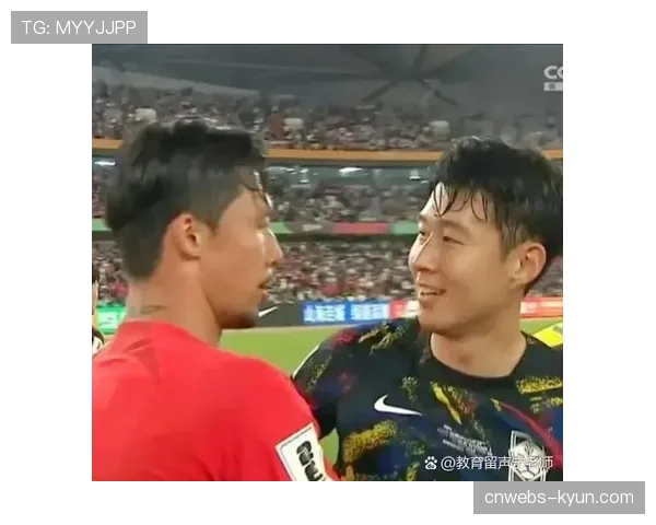 特写：比赛结束后，张琳芃主动与裁判组握手交流